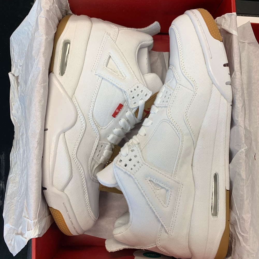 Air Jordan Nikes - Picture 8 of 16